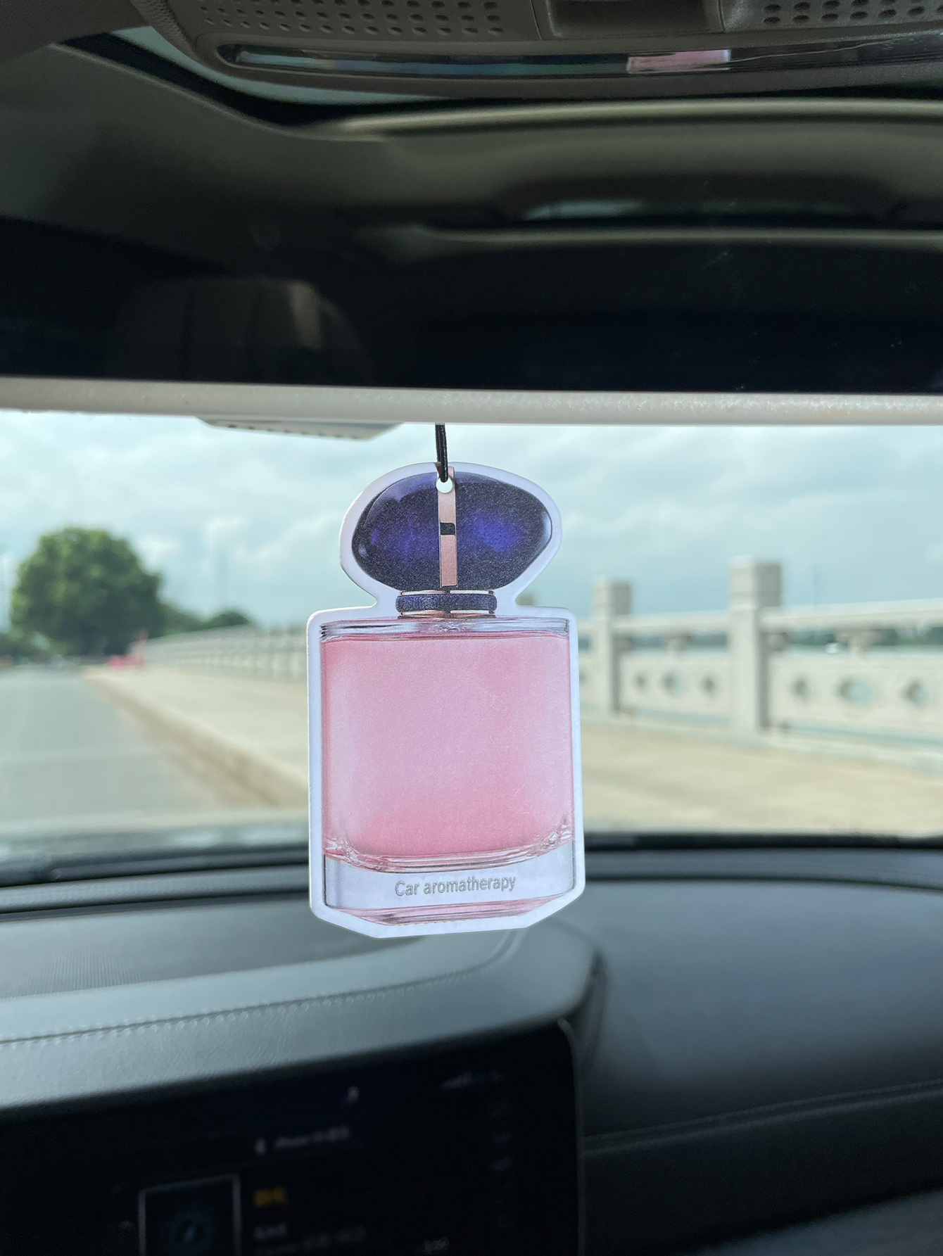 Bottle/Freesia Fresh Scent Fiv - Perfume Fragrance Store recension och pris